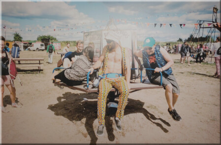 Voralpenlandschaft in rot